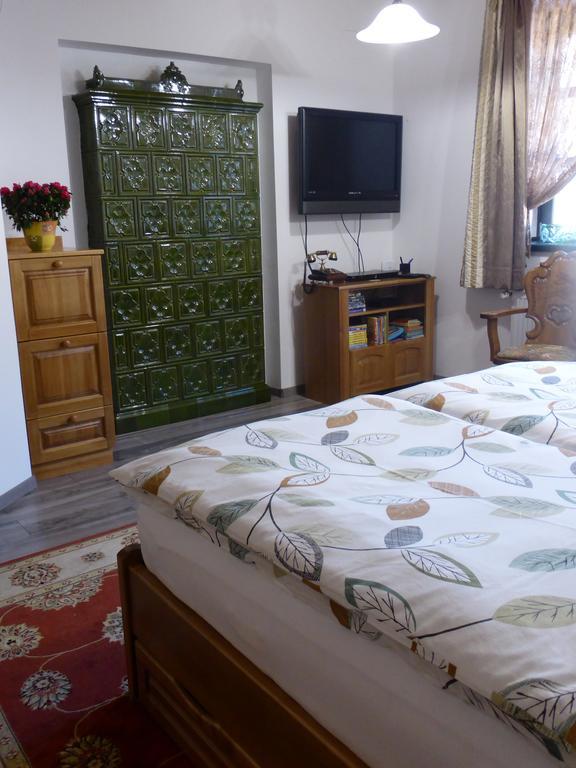Tuendergyoengye Apartmanhaz Zirc Exteriör bild