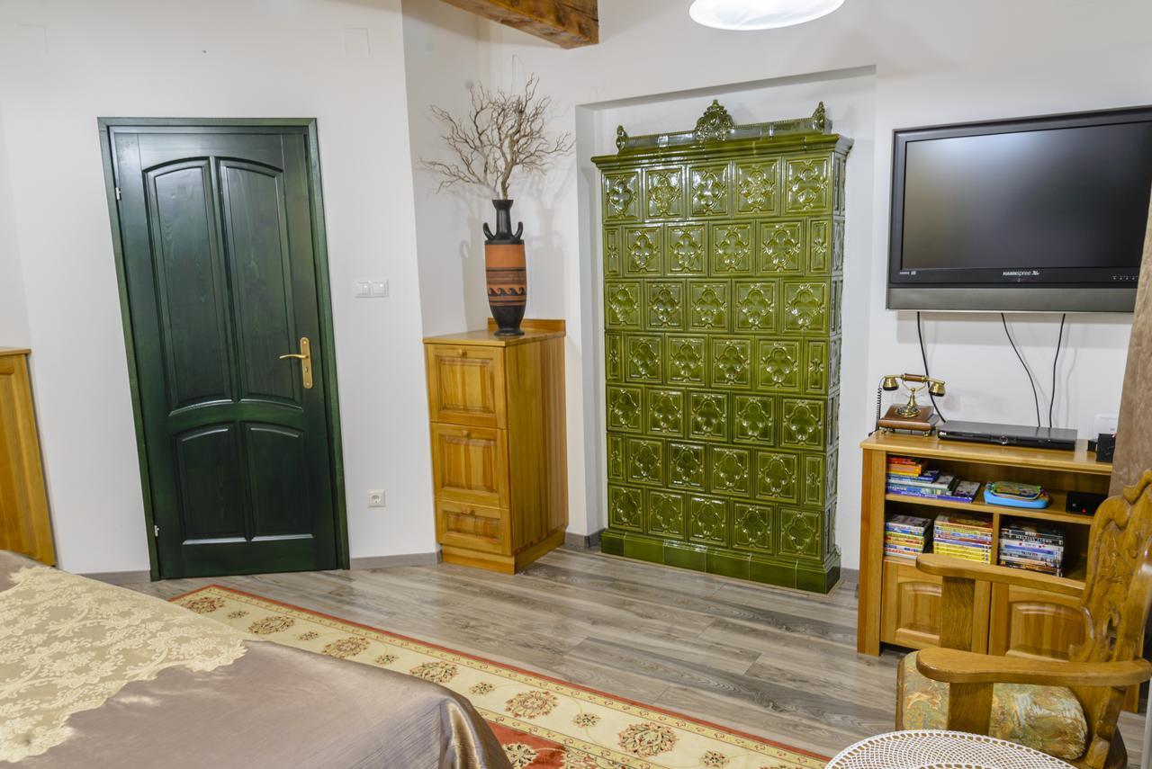Tuendergyoengye Apartmanhaz Zirc Exteriör bild